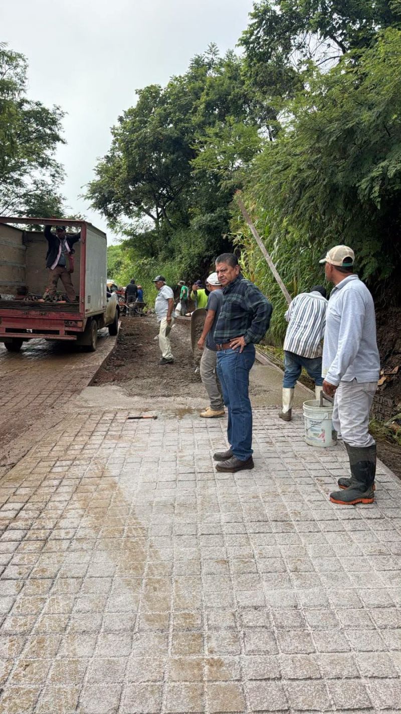 Construcción con concreto hidráulico del tramo carretero de San José a Cincuenta Arrobas.
