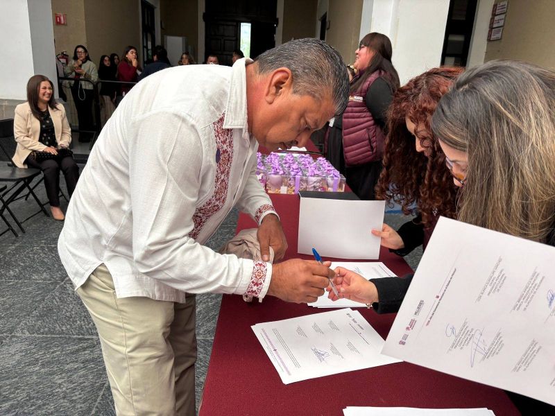 "FIRMA DEL COMPROMISO POR LA IGUALDAD"